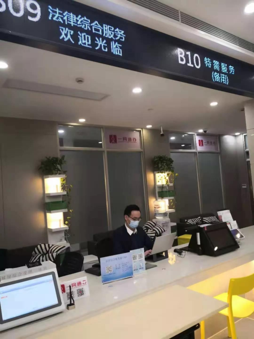 翰鴻所徐恩澤律師在黃浦區企業法律專項服務窗口值班