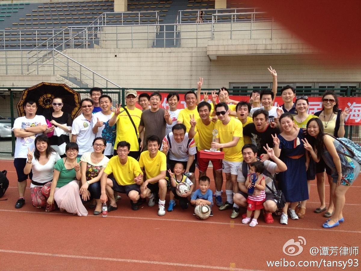 嘉華所啦啦隊與足球勇士合影 嘉華所啦啦隊與足球勇士合影